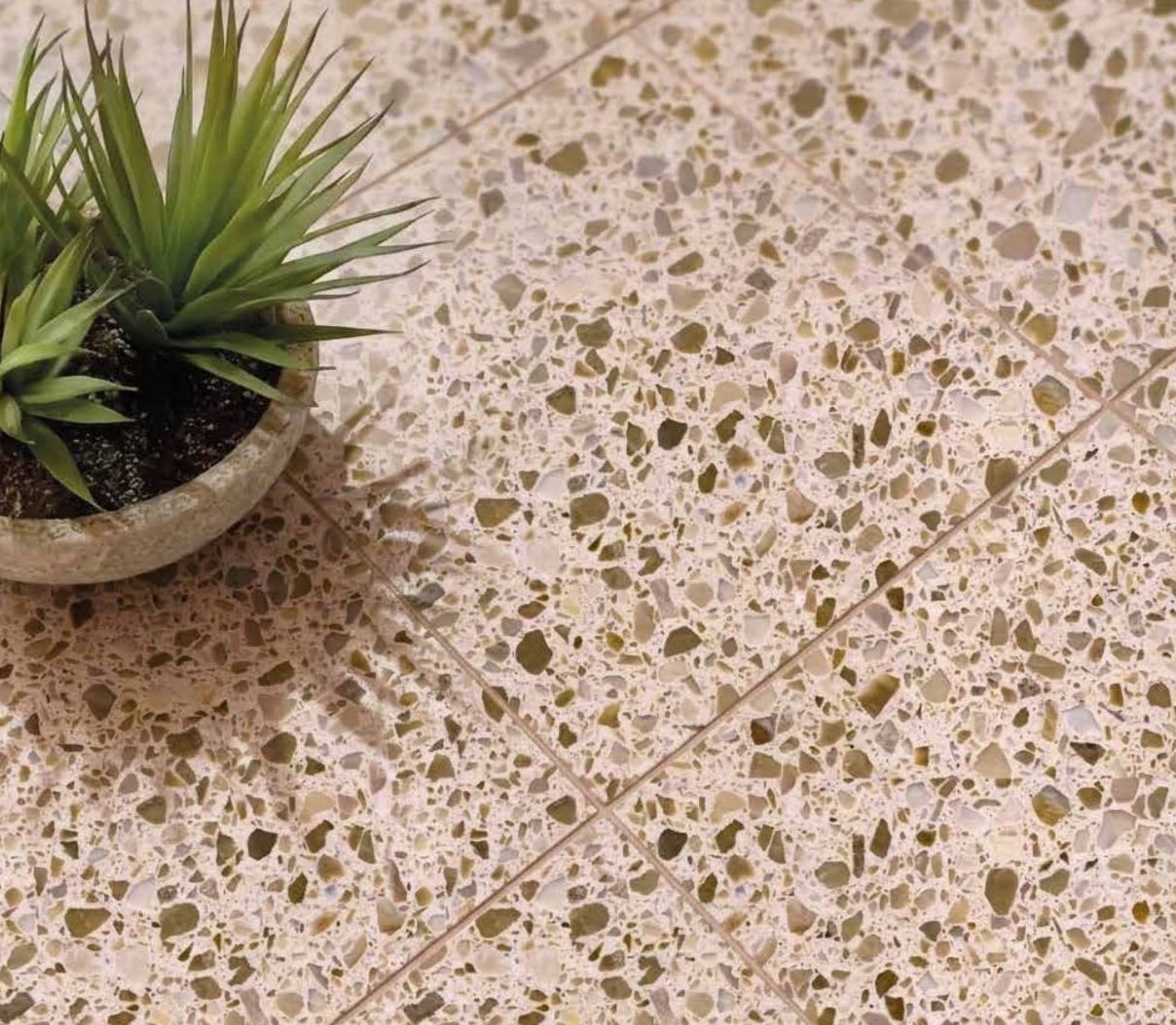 Piso granito tipo terrazo rosado con planta